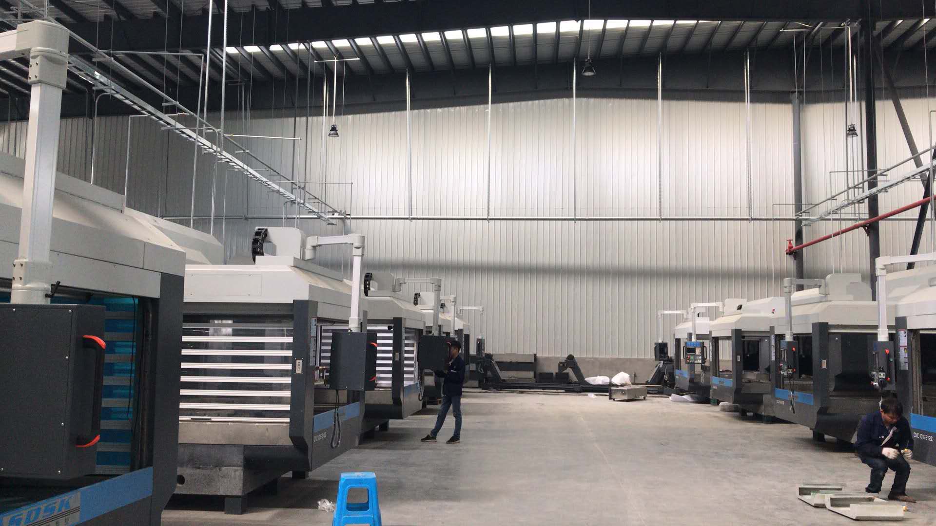 10月出貨50臺精雕機(jī)，背后的勤勞付出值得贊揚(yáng)。